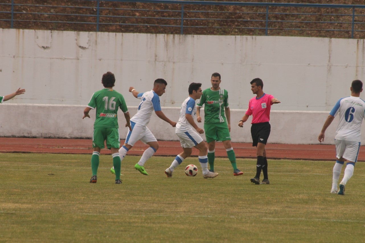 Algunas imágenes del último encuentro de liga de Tercera División disputado en la Ciudad Deportiva de Olivenza y que acabó 3-1 (19-05-2019)