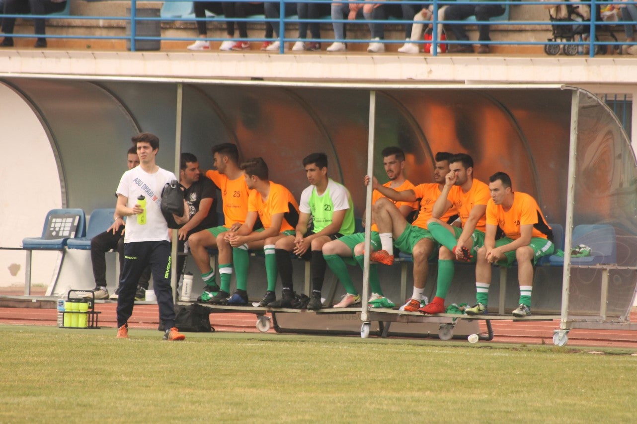 Algunas imágenes del último encuentro de liga de Tercera División disputado en la Ciudad Deportiva de Olivenza y que acabó 3-1 (19-05-2019)