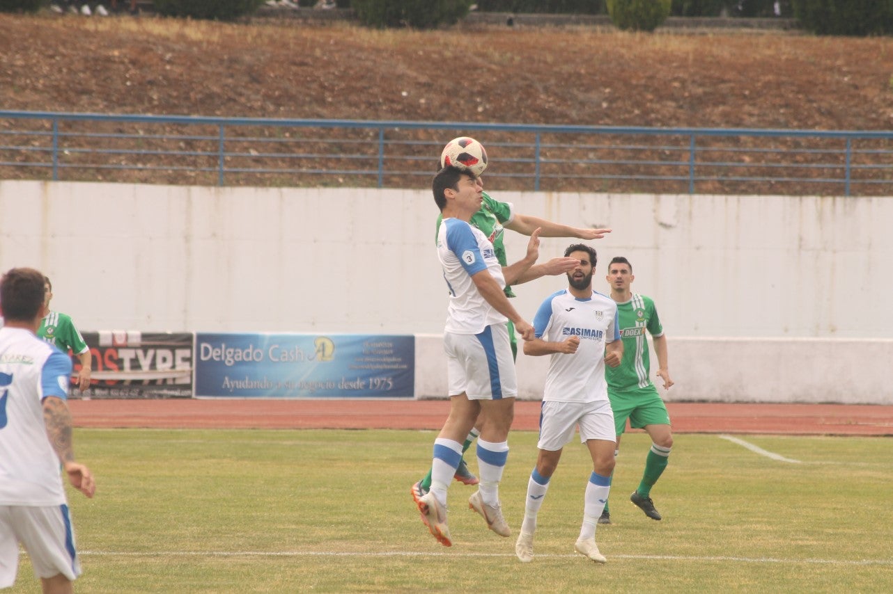 Algunas imágenes del último encuentro de liga de Tercera División disputado en la Ciudad Deportiva de Olivenza y que acabó 3-1 (19-05-2019)