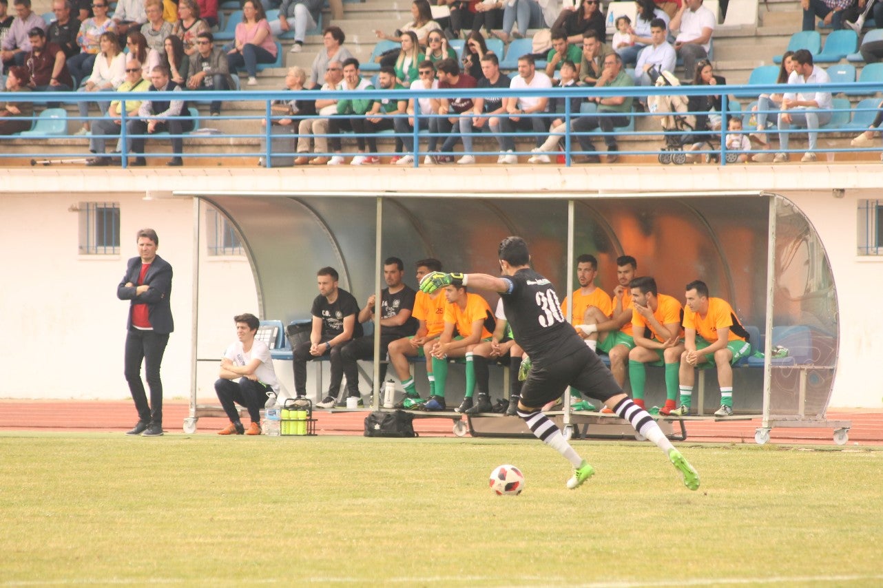 Algunas imágenes del último encuentro de liga de Tercera División disputado en la Ciudad Deportiva de Olivenza y que acabó 3-1 (19-05-2019)