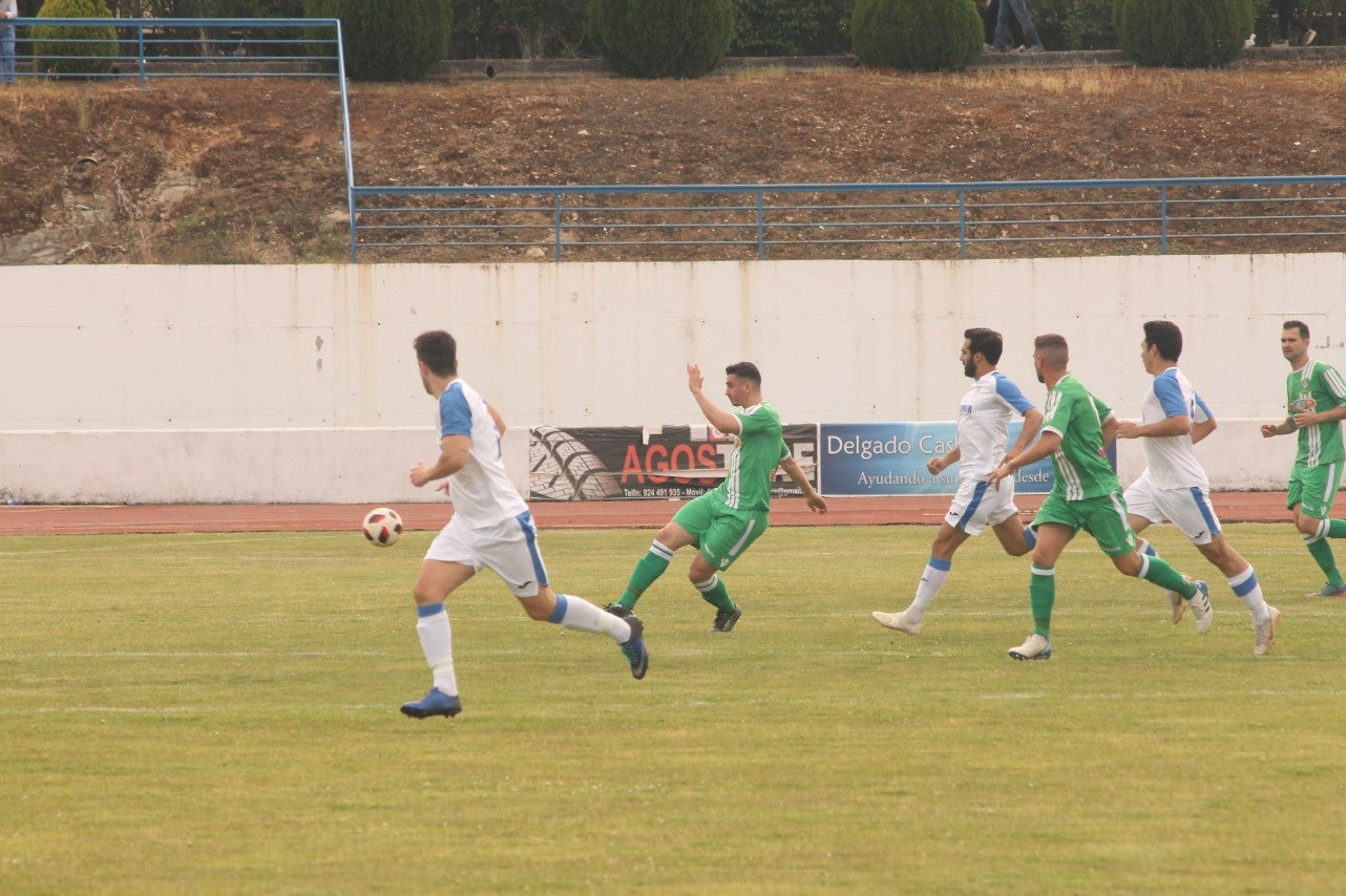 Algunas imágenes del último encuentro de liga de Tercera División disputado en la Ciudad Deportiva de Olivenza y que acabó 3-1 (19-05-2019)