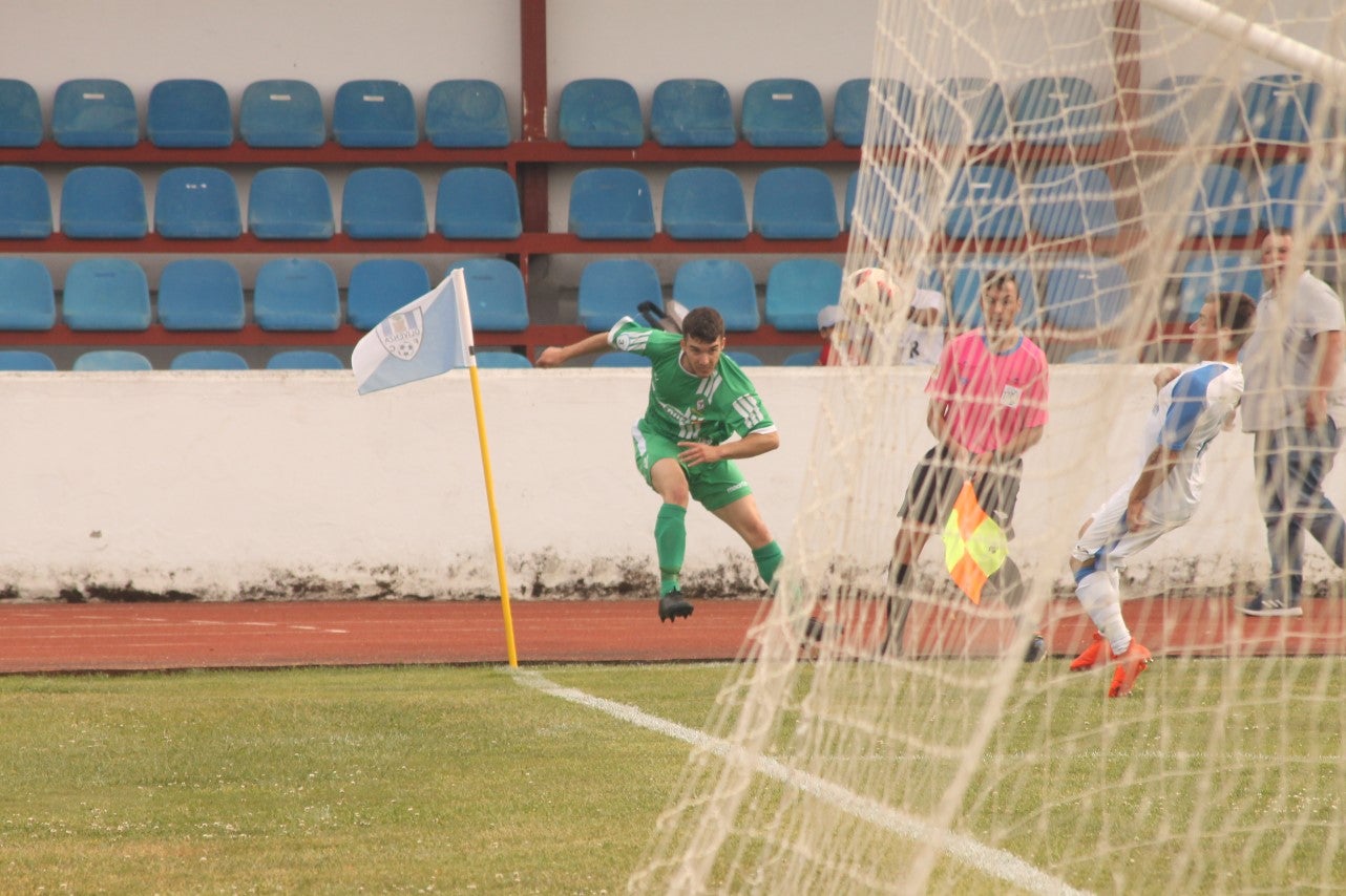 Algunas imágenes del último encuentro de liga de Tercera División disputado en la Ciudad Deportiva de Olivenza y que acabó 3-1 (19-05-2019)