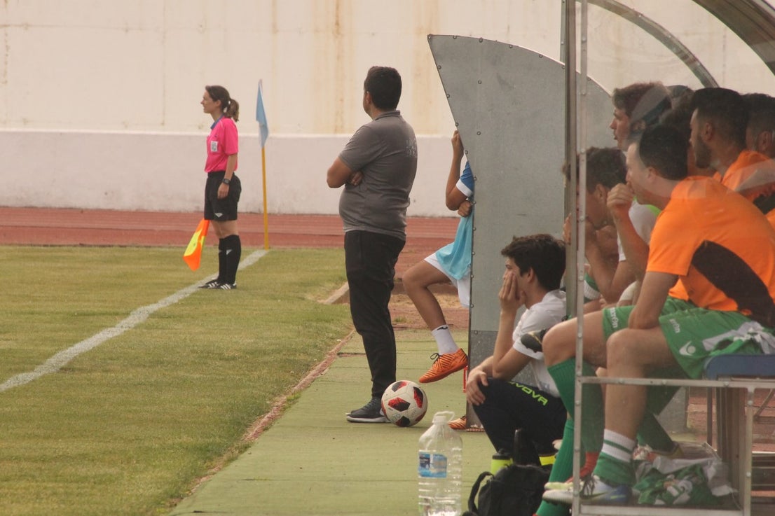 Algunas imágenes del último encuentro de liga de Tercera División disputado en la Ciudad Deportiva de Olivenza y que acabó 3-1 (19-05-2019)