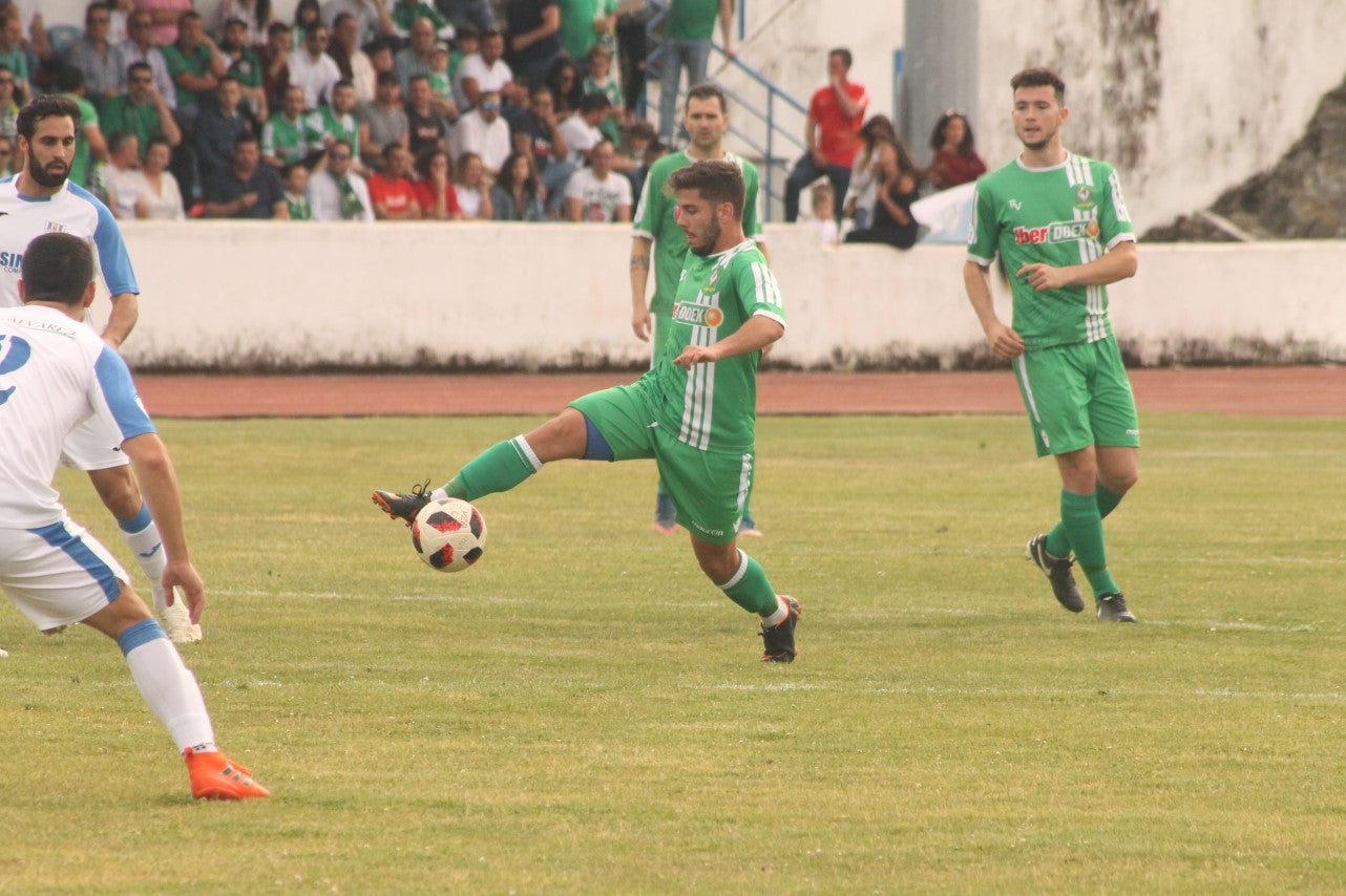 Algunas imágenes del último encuentro de liga de Tercera División disputado en la Ciudad Deportiva de Olivenza y que acabó 3-1 (19-05-2019)