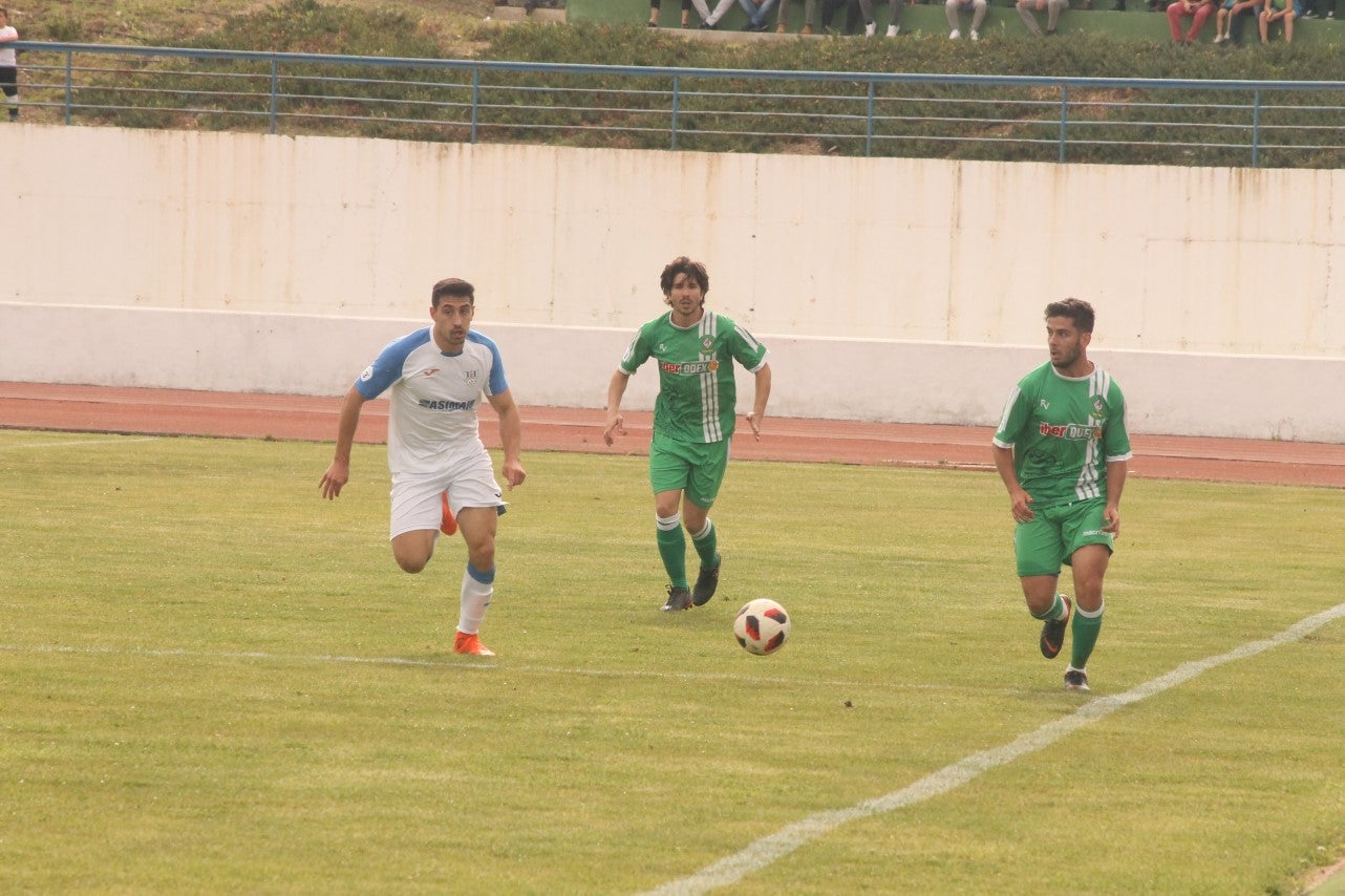 Algunas imágenes del último encuentro de liga de Tercera División disputado en la Ciudad Deportiva de Olivenza y que acabó 3-1 (19-05-2019)