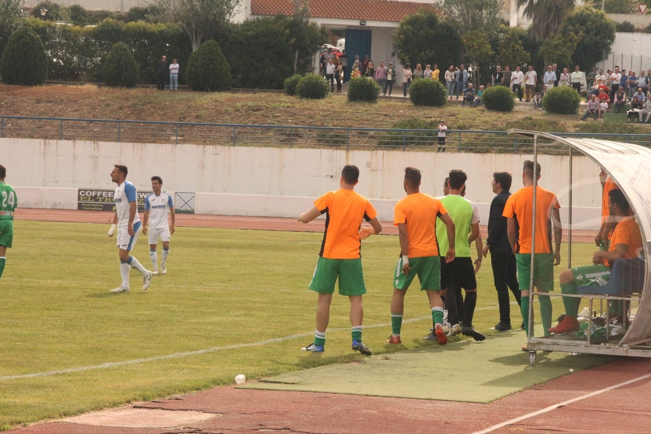 Algunas imágenes del último encuentro de liga de Tercera División disputado en la Ciudad Deportiva de Olivenza y que acabó 3-1 (19-05-2019)