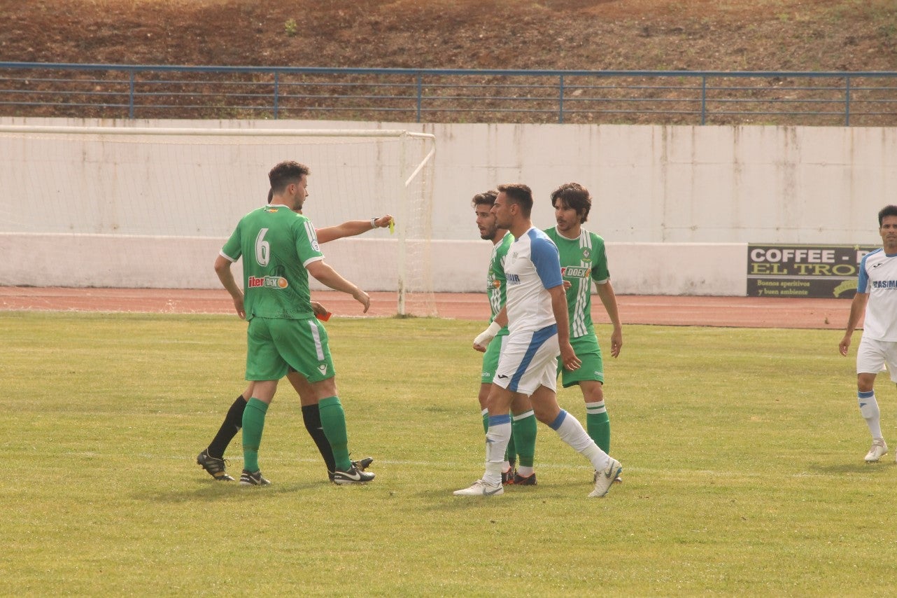 Algunas imágenes del último encuentro de liga de Tercera División disputado en la Ciudad Deportiva de Olivenza y que acabó 3-1 (19-05-2019)