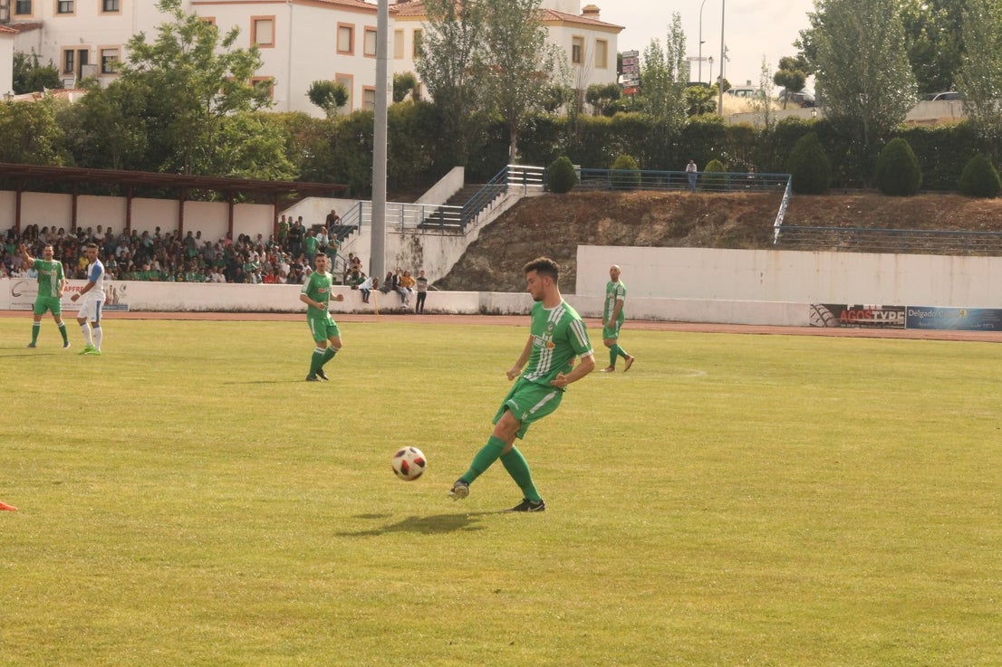 Algunas imágenes del último encuentro de liga de Tercera División disputado en la Ciudad Deportiva de Olivenza y que acabó 3-1 (19-05-2019)