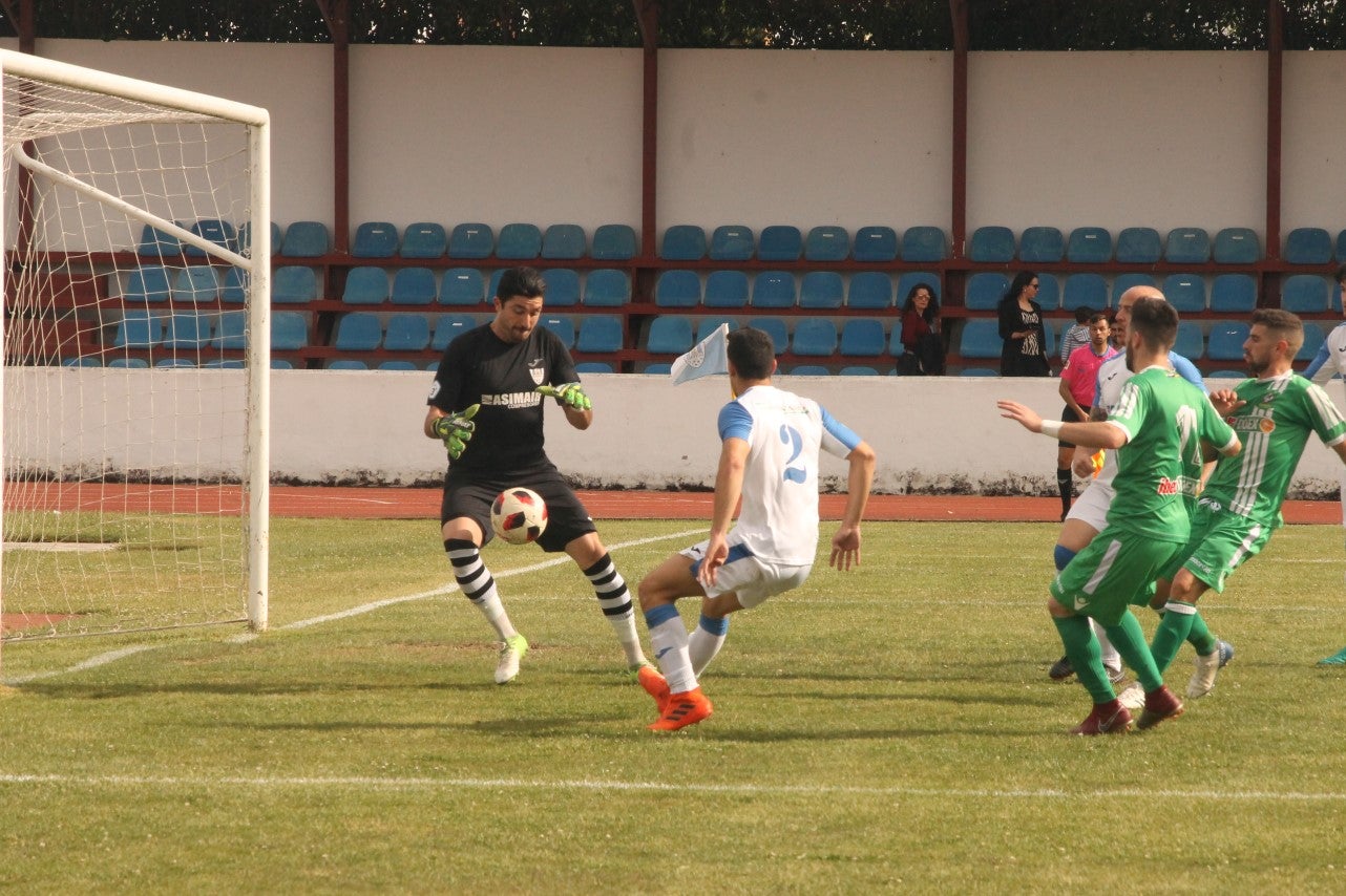 Algunas imágenes del último encuentro de liga de Tercera División disputado en la Ciudad Deportiva de Olivenza y que acabó 3-1 (19-05-2019)