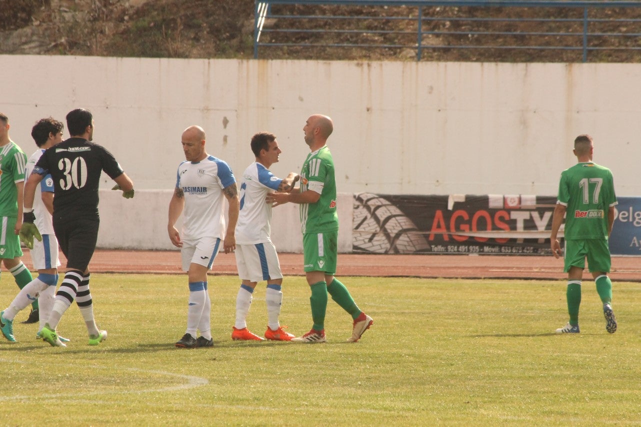 Algunas imágenes del último encuentro de liga de Tercera División disputado en la Ciudad Deportiva de Olivenza y que acabó 3-1 (19-05-2019)