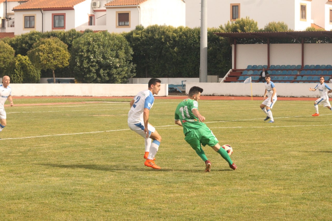 Algunas imágenes del último encuentro de liga de Tercera División disputado en la Ciudad Deportiva de Olivenza y que acabó 3-1 (19-05-2019)