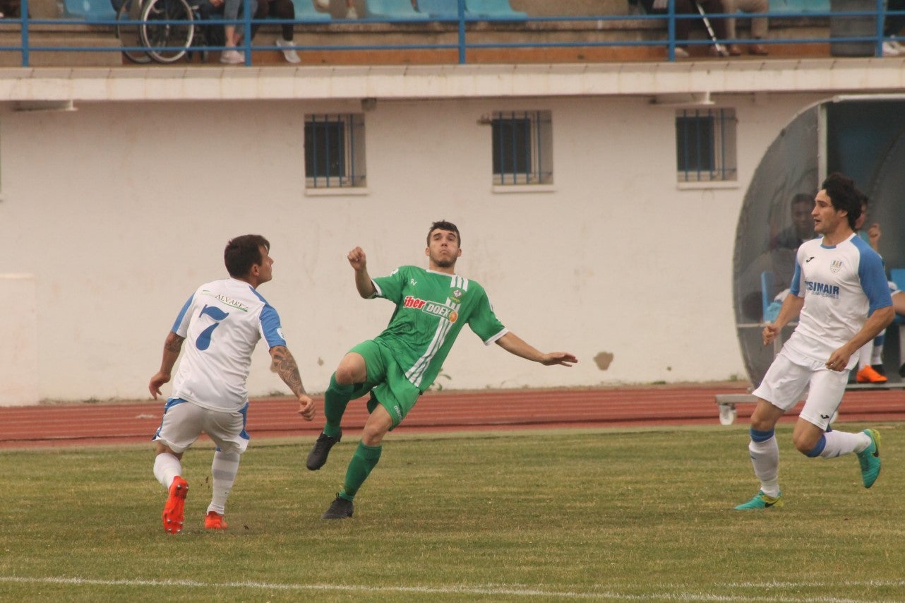 Algunas imágenes del último encuentro de liga de Tercera División disputado en la Ciudad Deportiva de Olivenza y que acabó 3-1 (19-05-2019)