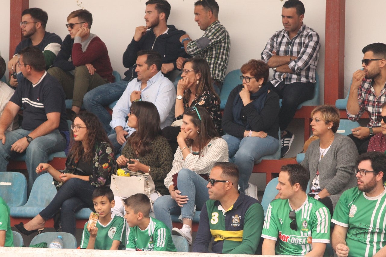 Algunas imágenes del último encuentro de liga de Tercera División disputado en la Ciudad Deportiva de Olivenza y que acabó 3-1 (19-05-2019)