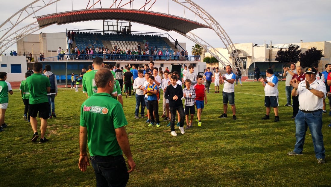 Algunas imágenes del último encuentro de liga de Tercera División disputado en la Ciudad Deportiva de Olivenza y que acabó 3-1 (19-05-2019)
