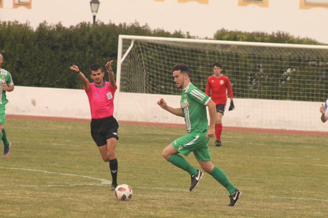 Algunas imágenes del último encuentro de liga de Tercera División disputado en la Ciudad Deportiva de Olivenza y que acabó 3-1 (19-05-2019)
