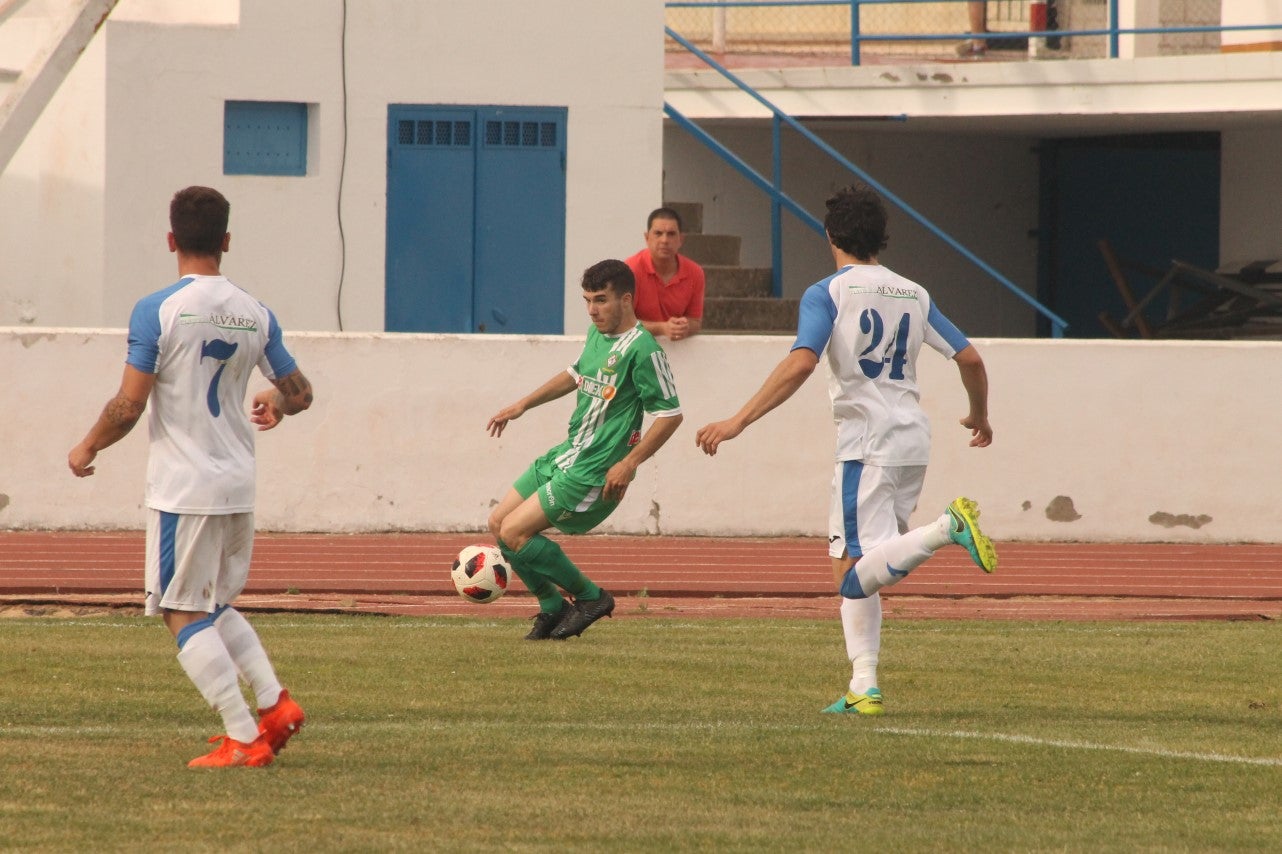 Algunas imágenes del último encuentro de liga de Tercera División disputado en la Ciudad Deportiva de Olivenza y que acabó 3-1 (19-05-2019)
