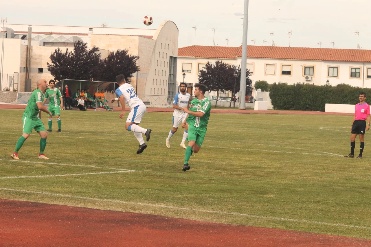 Algunas imágenes del último encuentro de liga de Tercera División disputado en la Ciudad Deportiva de Olivenza y que acabó 3-1 (19-05-2019)