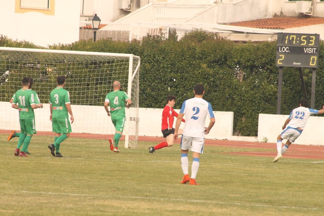 Algunas imágenes del último encuentro de liga de Tercera División disputado en la Ciudad Deportiva de Olivenza y que acabó 3-1 (19-05-2019)
