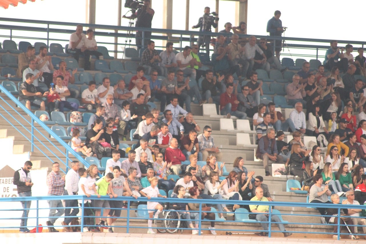 Algunas imágenes del último encuentro de liga de Tercera División disputado en la Ciudad Deportiva de Olivenza y que acabó 3-1 (19-05-2019)