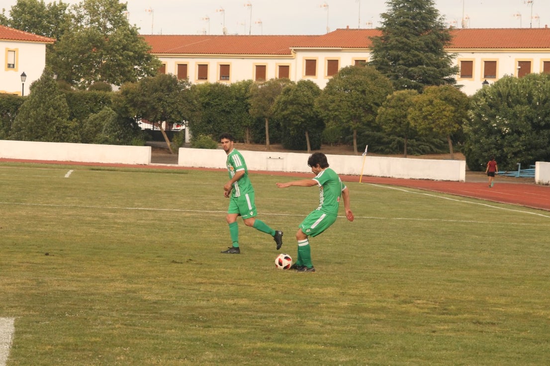 Algunas imágenes del último encuentro de liga de Tercera División disputado en la Ciudad Deportiva de Olivenza y que acabó 3-1 (19-05-2019)