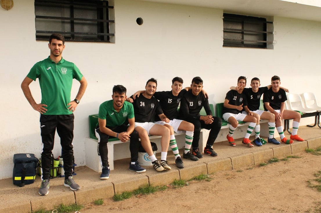 Algunas imágenes del encuentro de vuelta de la eliminatoria en la fase de ascenso a Primera División Juvenil Extremeña disputado en el Municipal de San Roque y que finalizó con 4-3 en el marcador y el ascenso de los valverdeños (24-05-2019)