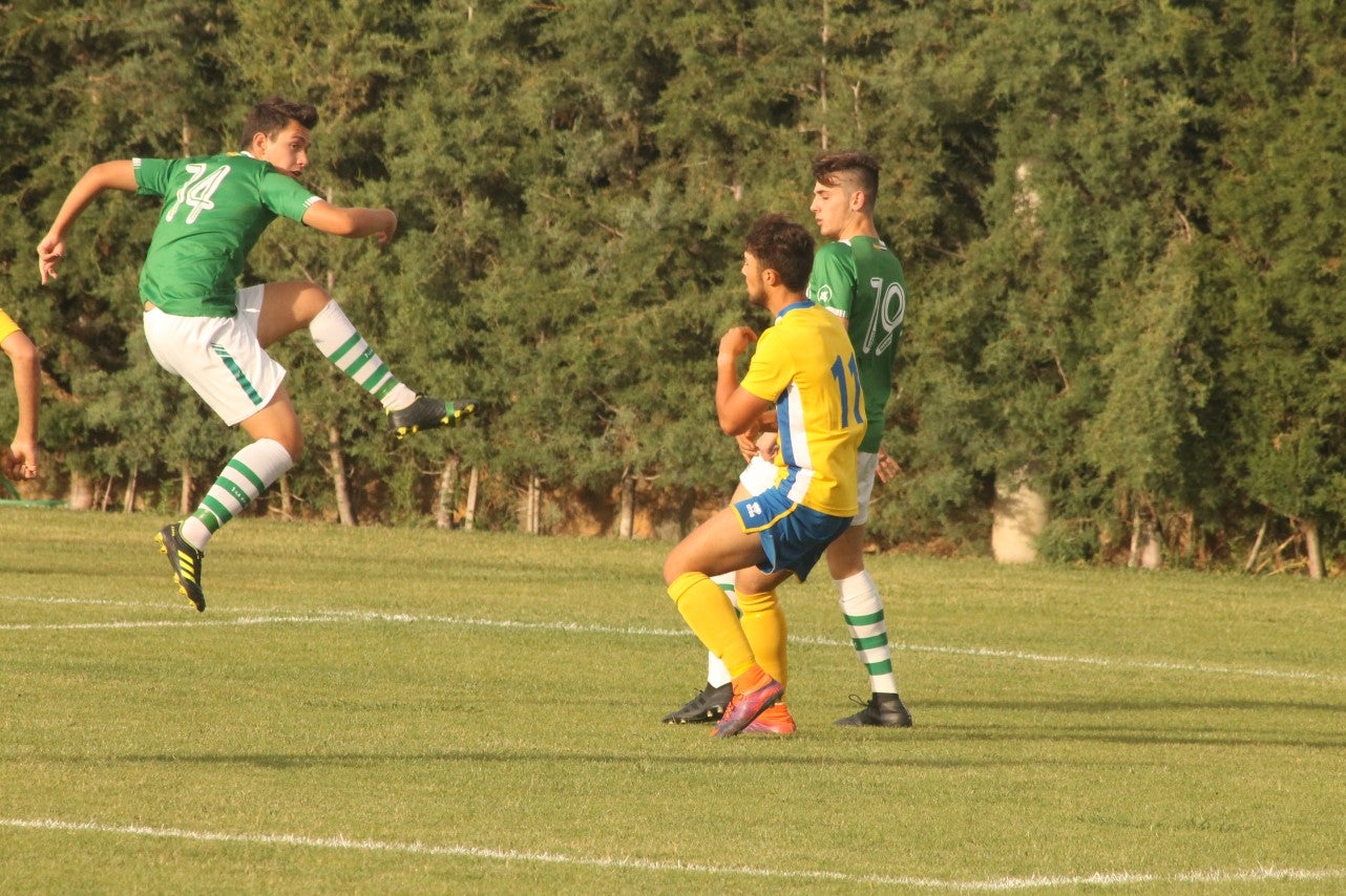 Algunas imágenes del encuentro de vuelta de la eliminatoria en la fase de ascenso a Primera División Juvenil Extremeña disputado en el Municipal de San Roque y que finalizó con 4-3 en el marcador y el ascenso de los valverdeños (24-05-2019)