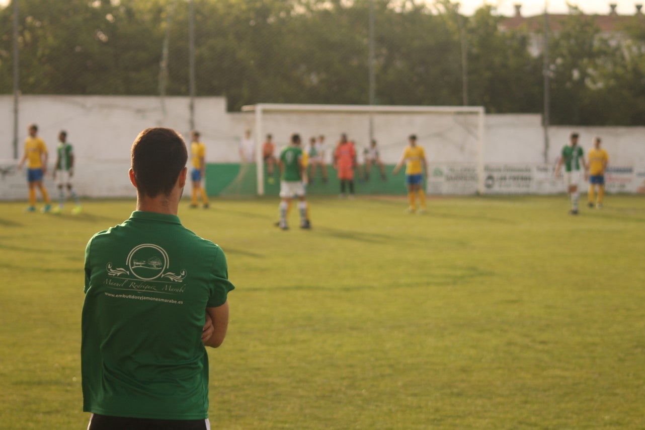 Algunas imágenes del encuentro de vuelta de la eliminatoria en la fase de ascenso a Primera División Juvenil Extremeña disputado en el Municipal de San Roque y que finalizó con 4-3 en el marcador y el ascenso de los valverdeños (24-05-2019)
