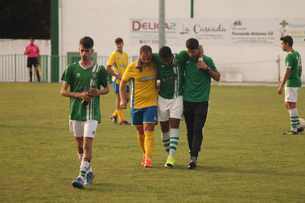 Algunas imágenes del encuentro de vuelta de la eliminatoria en la fase de ascenso a Primera División Juvenil Extremeña disputado en el Municipal de San Roque y que finalizó con 4-3 en el marcador y el ascenso de los valverdeños (24-05-2019)