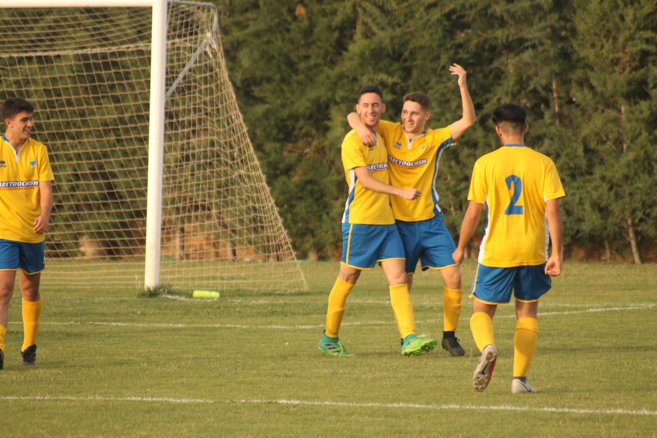 Imágenes del encuentro de vuelta de la eliminatoria de ascenso a Primera División Juvenil Extremeña que se disputó en el Municipal de San Roque y que terminó 4-3, certificándose el ascenso valverdeño (24-05-2019)