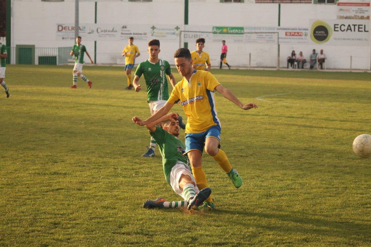 Imágenes del encuentro de vuelta de la eliminatoria de ascenso a Primera División Juvenil Extremeña que se disputó en el Municipal de San Roque y que terminó 4-3, certificándose el ascenso valverdeño (24-05-2019)