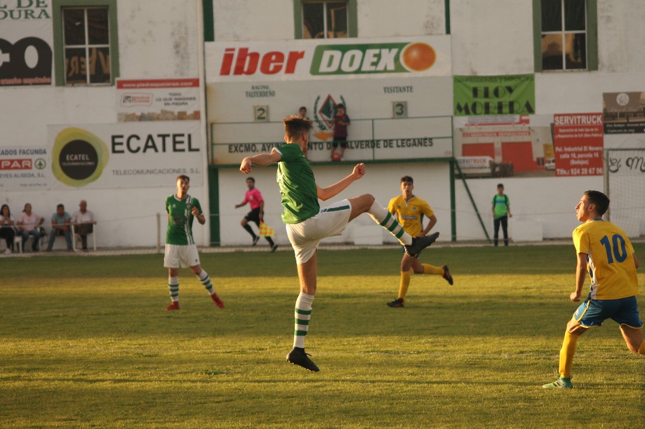 Imágenes del encuentro de vuelta de la eliminatoria de ascenso a Primera División Juvenil Extremeña que se disputó en el Municipal de San Roque y que terminó 4-3, certificándose el ascenso valverdeño (24-05-2019)
