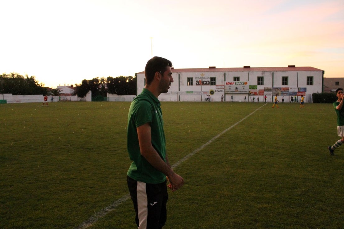 Imágenes del encuentro de vuelta de la eliminatoria de ascenso a Primera División Juvenil Extremeña que se disputó en el Municipal de San Roque y que terminó 4-3, certificándose el ascenso valverdeño (24-05-2019)