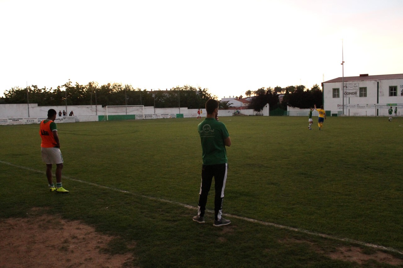 Imágenes del encuentro de vuelta de la eliminatoria de ascenso a Primera División Juvenil Extremeña que se disputó en el Municipal de San Roque y que terminó 4-3, certificándose el ascenso valverdeño (24-05-2019)