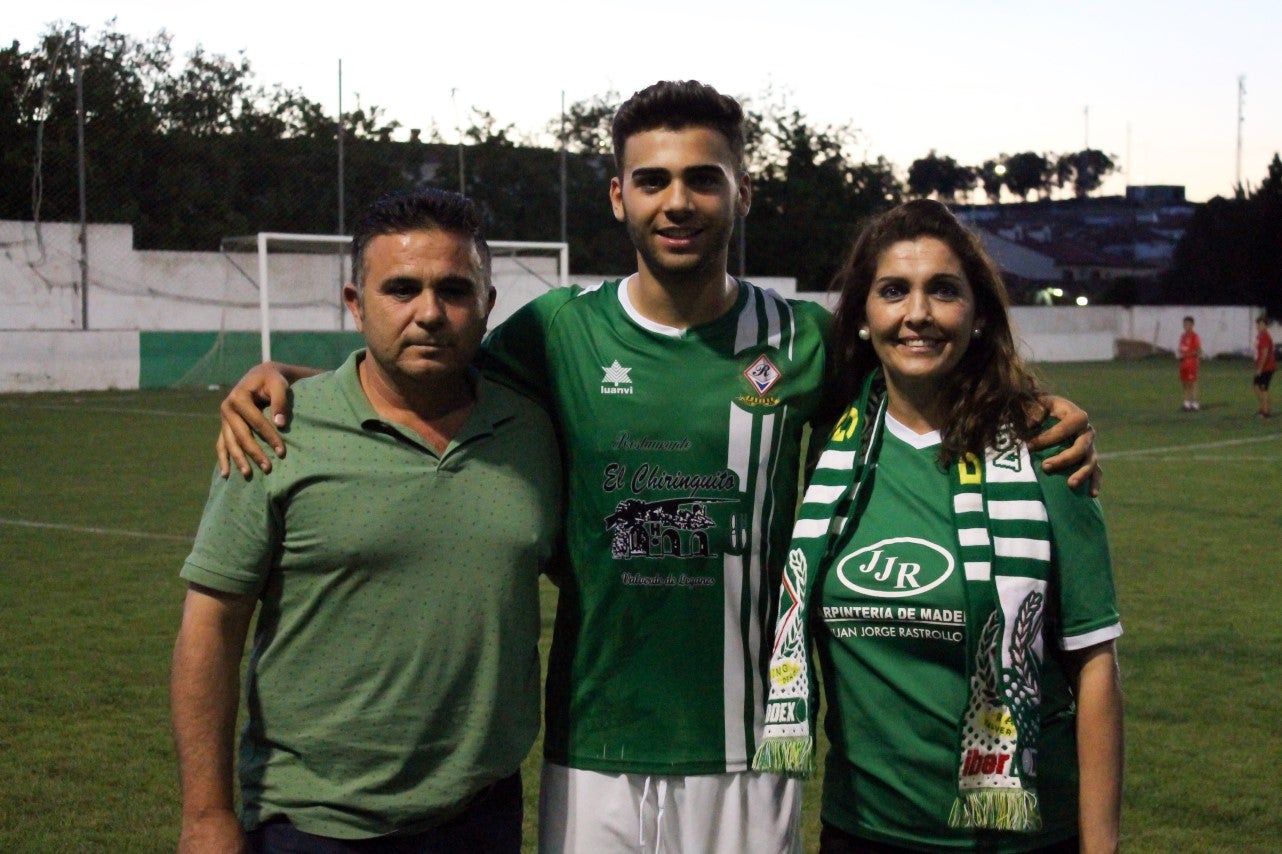 Imágenes del encuentro de vuelta de la eliminatoria de ascenso a Primera División Juvenil Extremeña que se disputó en el Municipal de San Roque y que terminó 4-3, certificándose el ascenso valverdeño (24-05-2019)