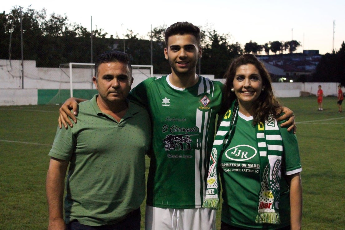 Imágenes del encuentro de vuelta de la eliminatoria de ascenso a Primera División Juvenil Extremeña que se disputó en el Municipal de San Roque y que terminó 4-3, certificándose el ascenso valverdeño (24-05-2019)