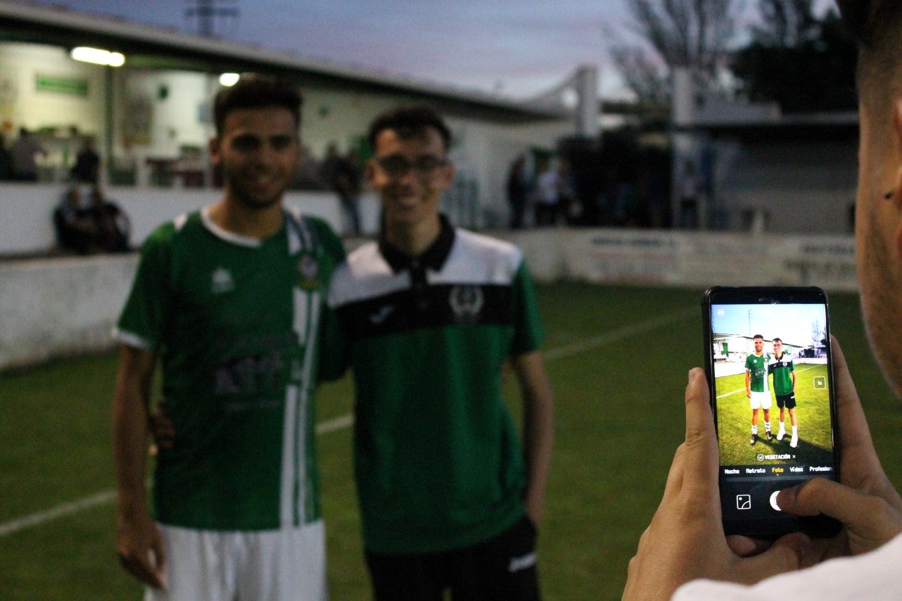 Imágenes del encuentro de vuelta de la eliminatoria de ascenso a Primera División Juvenil Extremeña que se disputó en el Municipal de San Roque y que terminó 4-3, certificándose el ascenso valverdeño (24-05-2019)