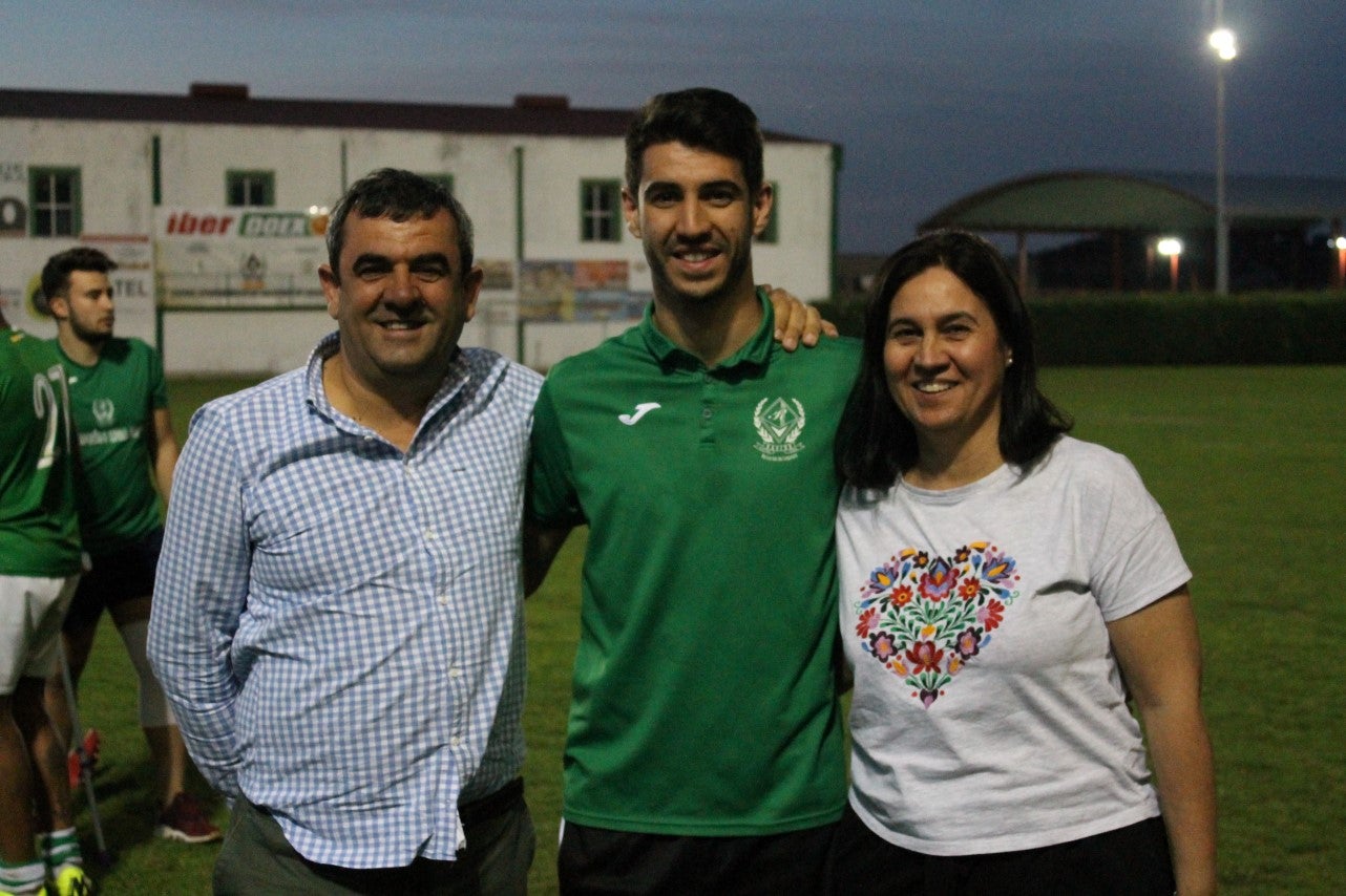 Imágenes del encuentro de vuelta de la eliminatoria de ascenso a Primera División Juvenil Extremeña que se disputó en el Municipal de San Roque y que terminó 4-3, certificándose el ascenso valverdeño (24-05-2019)