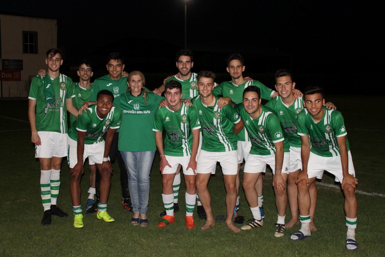 Imágenes del encuentro de vuelta de la eliminatoria de ascenso a Primera División Juvenil Extremeña que se disputó en el Municipal de San Roque y que terminó 4-3, certificándose el ascenso valverdeño (24-05-2019)