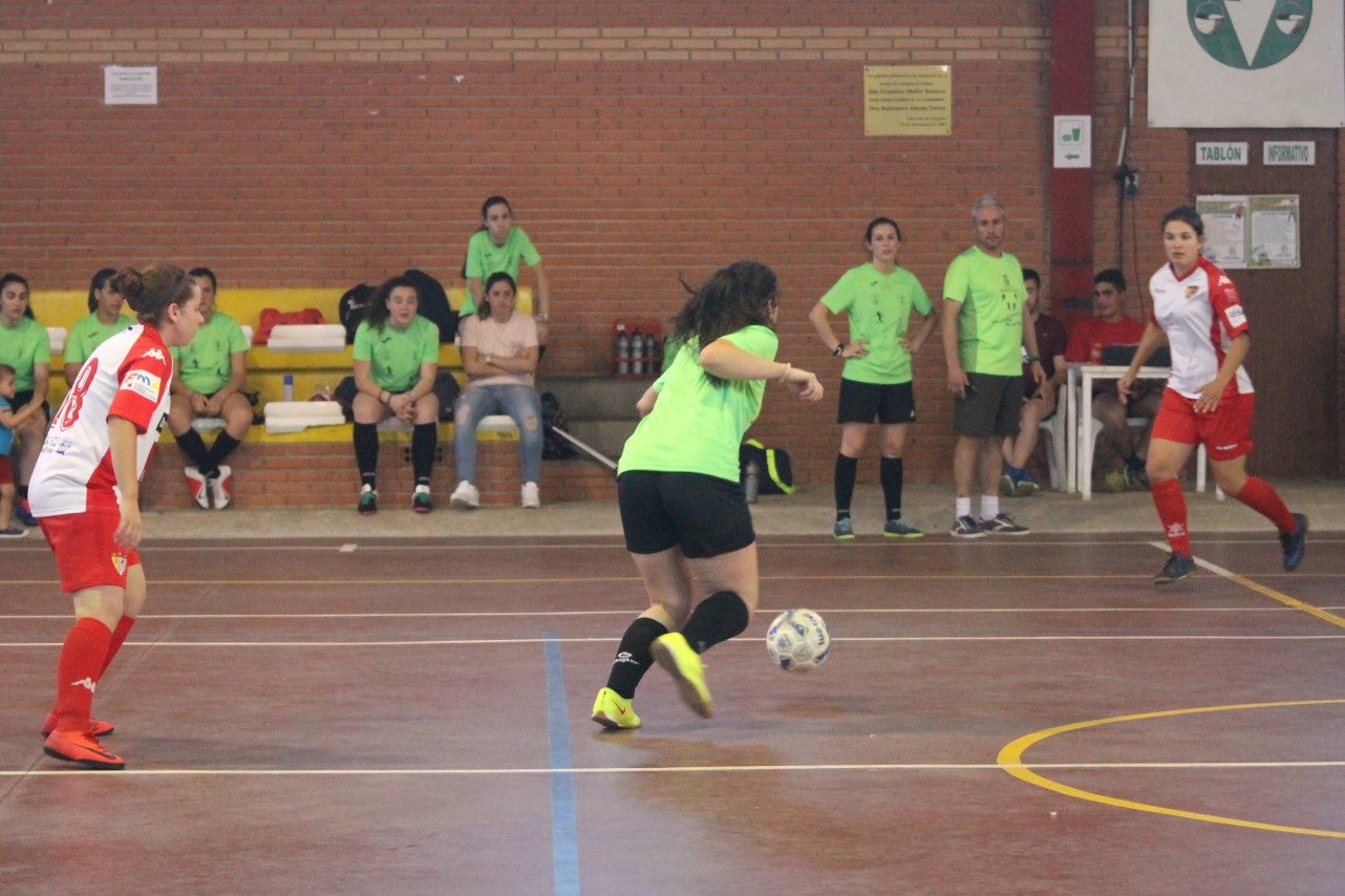 Algunas imágenes del encuentro femenino que enfrentó al equipo de Valverde y Almendral con el Santa Teresa en el pabellón polideportivo (28-05-2019)