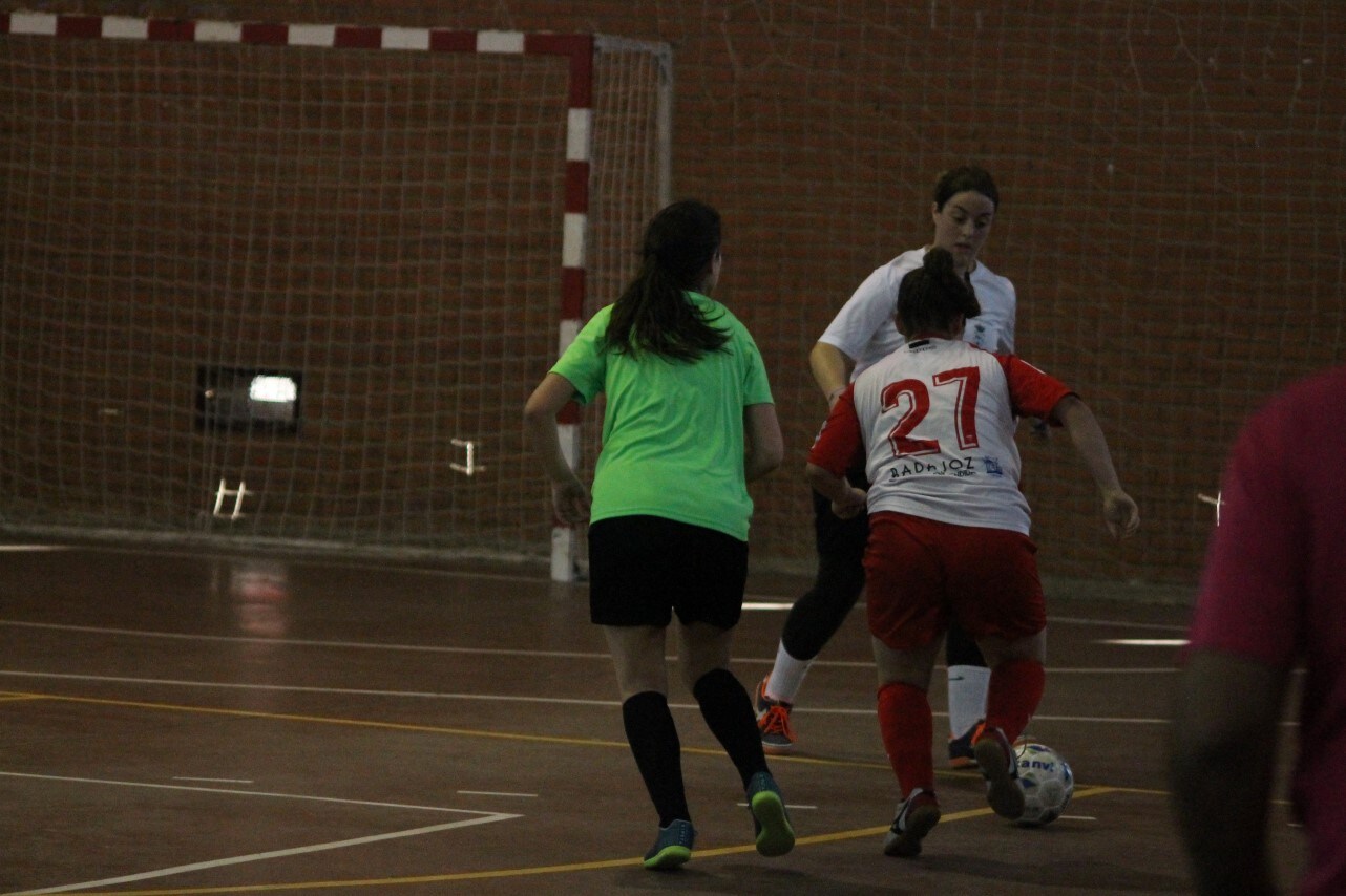 Algunas imágenes del encuentro femenino que enfrentó al equipo de Valverde y Almendral con el Santa Teresa en el pabellón polideportivo (28-05-2019)