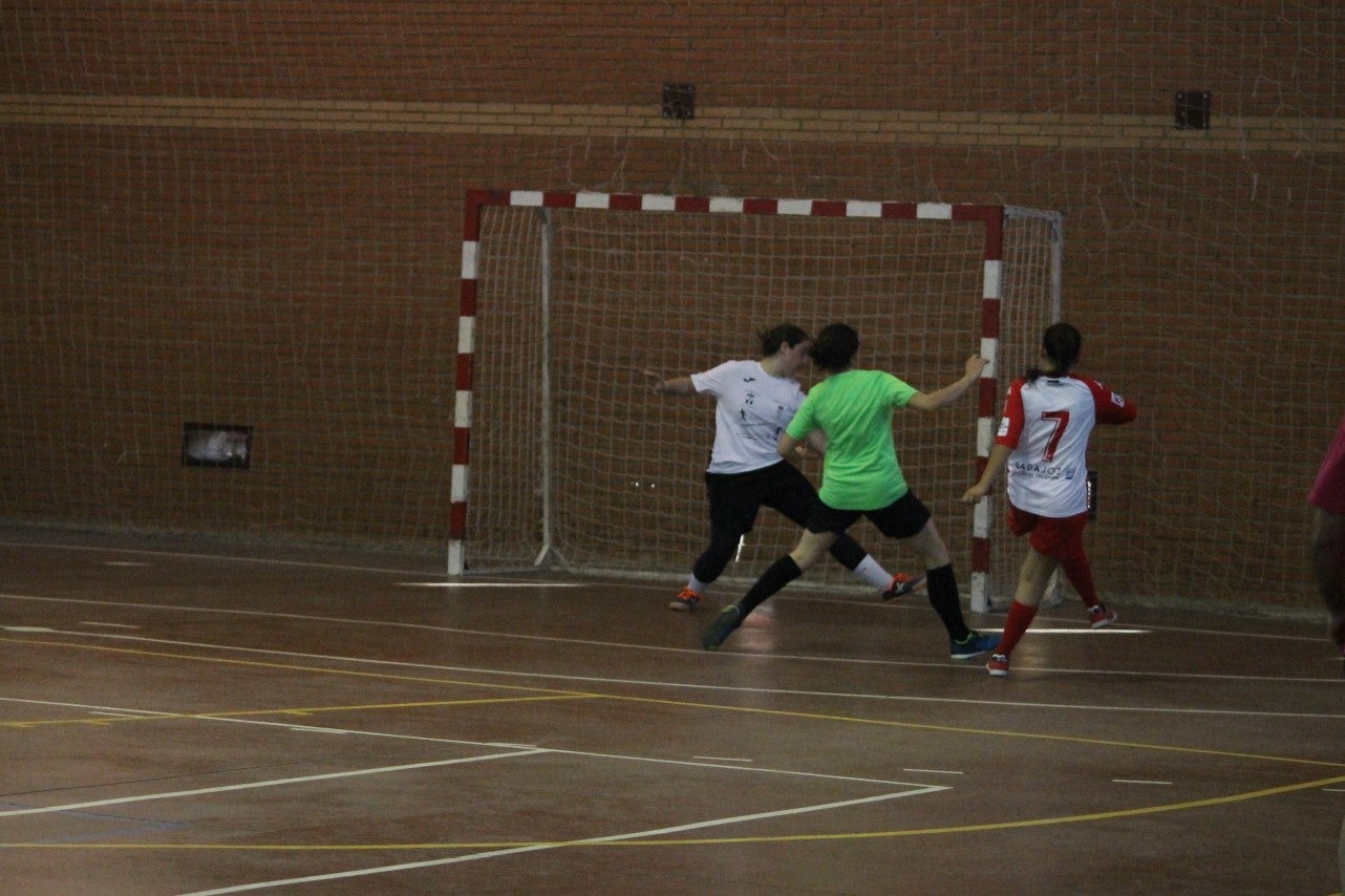 Algunas imágenes del encuentro femenino que enfrentó al equipo de Valverde y Almendral con el Santa Teresa en el pabellón polideportivo (28-05-2019)