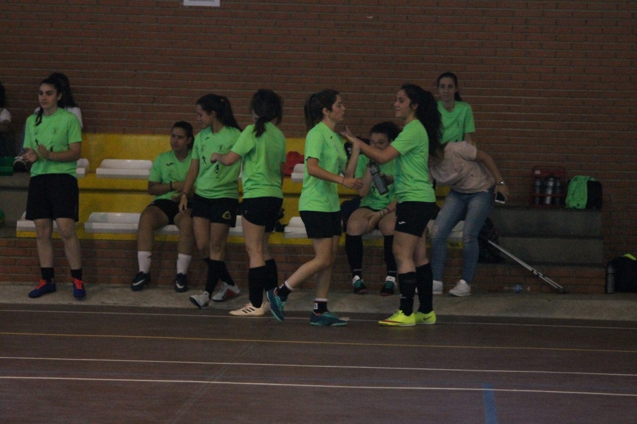 Algunas imágenes del encuentro femenino que enfrentó al equipo de Valverde y Almendral con el Santa Teresa en el pabellón polideportivo (28-05-2019)
