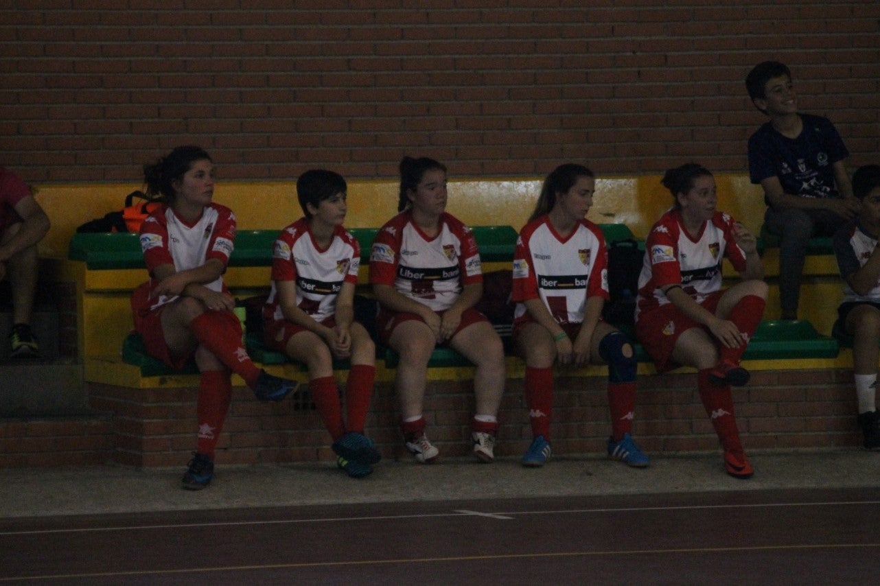 Algunas imágenes del encuentro femenino que enfrentó al equipo de Valverde y Almendral con el Santa Teresa en el pabellón polideportivo (28-05-2019)