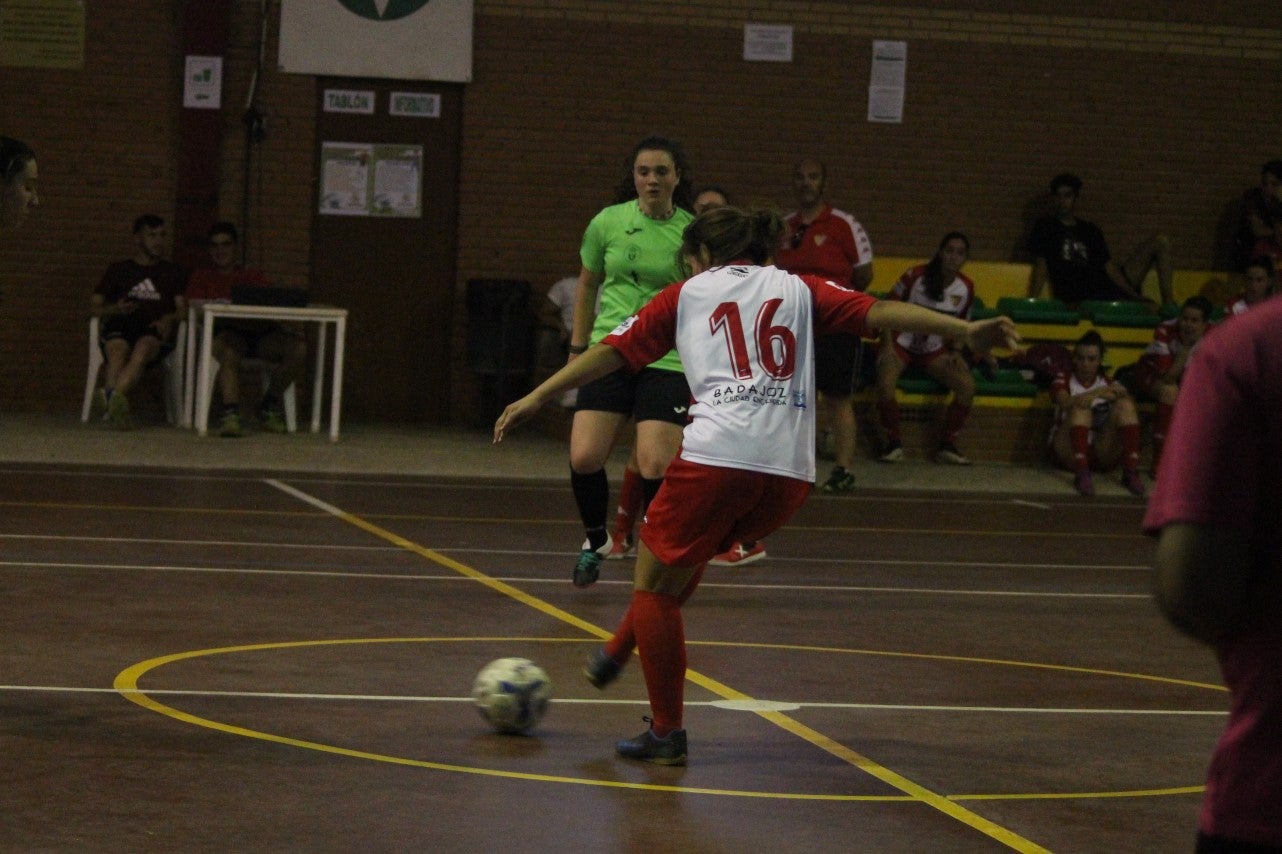 Algunas imágenes del encuentro femenino que enfrentó al equipo de Valverde y Almendral con el Santa Teresa en el pabellón polideportivo (28-05-2019)