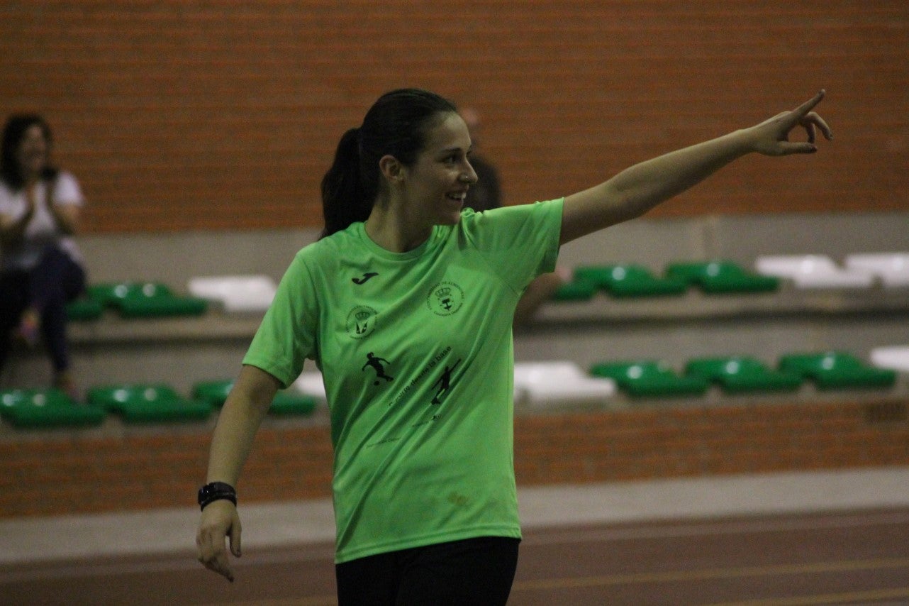 Algunas imágenes del encuentro femenino que enfrentó al equipo de Valverde y Almendral con el Santa Teresa en el pabellón polideportivo (28-05-2019)