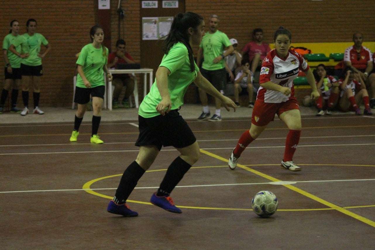 Algunas imágenes del encuentro femenino que enfrentó al equipo de Valverde y Almendral con el Santa Teresa en el pabellón polideportivo (28-05-2019)