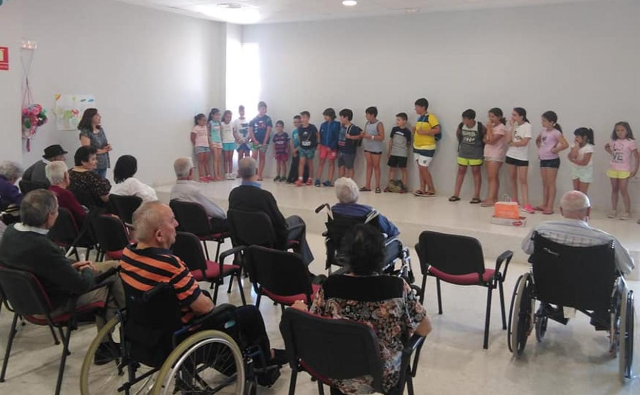 Visita al Centro de Día durante las actividades del año pasado