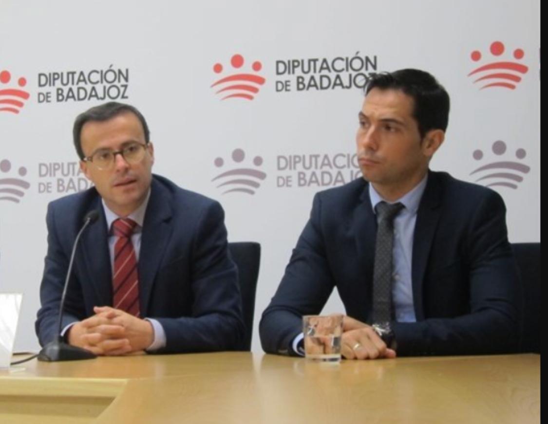 Manuel Borrego junto a Miguel Ángel Gallardo, presidente de la Diputación de Badajoz