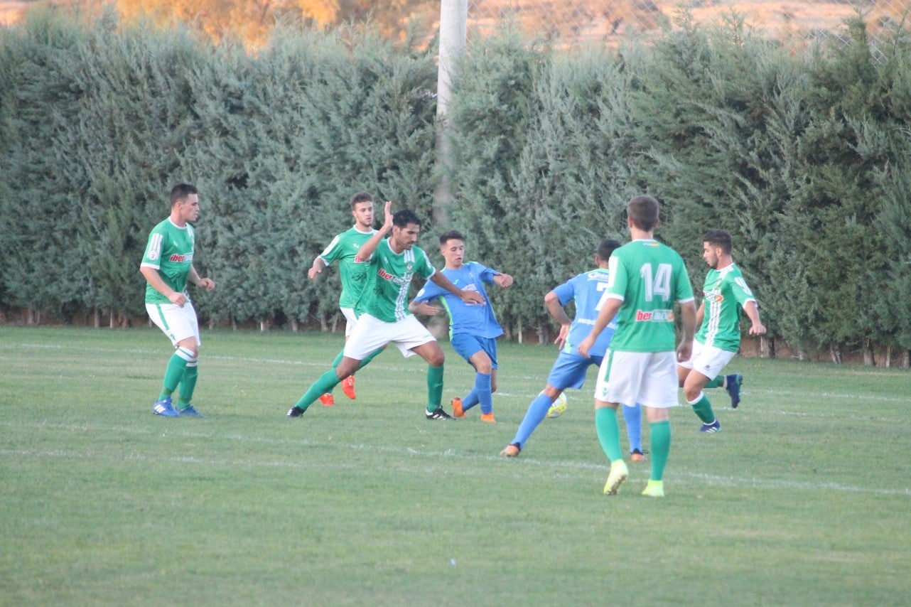 Imágenes del XLVII Trofeo de Piedra Aguda disputado entre el Racing Valverdeño y el Aceuchal, en el Municipal de San Roque y que acabó con victoria local por 4-2 (14-08-2019)