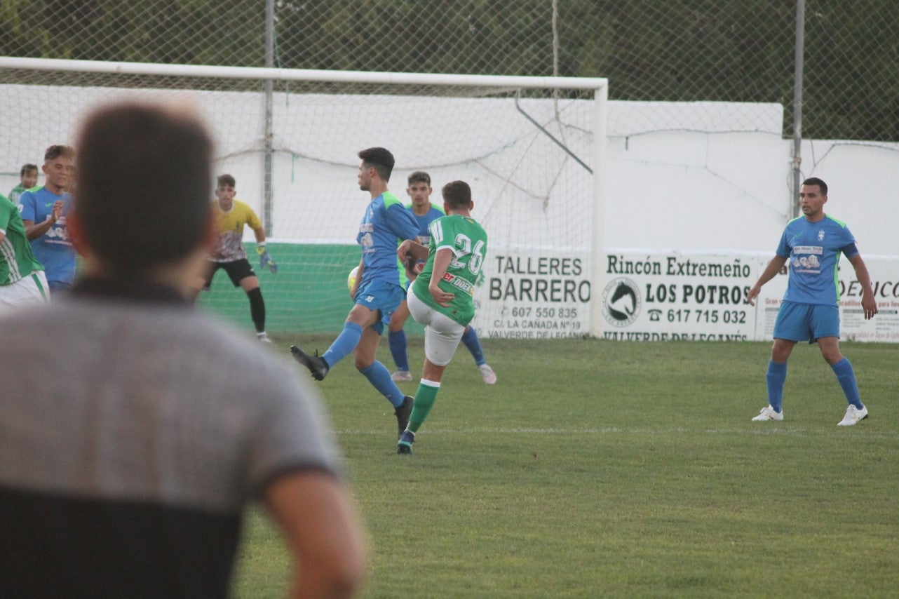 Imágenes del XLVII Trofeo de Piedra Aguda disputado entre el Racing Valverdeño y el Aceuchal, en el Municipal de San Roque y que acabó con victoria local por 4-2 (14-08-2019)